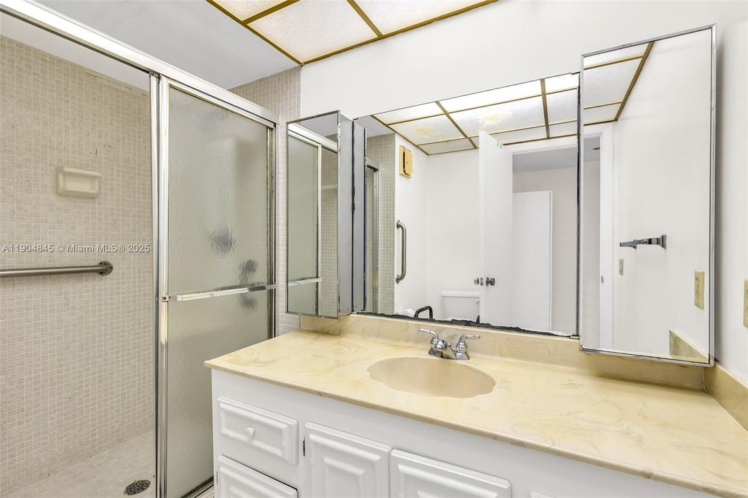 For Sale: $299,000 (2 beds, 2 baths, 1273 Square Feet)