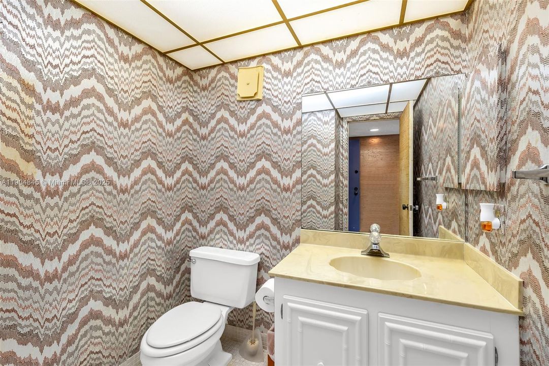 For Sale: $299,000 (2 beds, 2 baths, 1273 Square Feet)