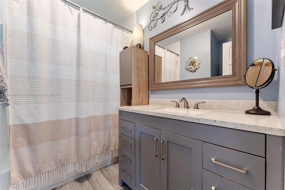 合同活跃: $465,000 (3 贝兹, 2 浴室, 1164 平方英尺)