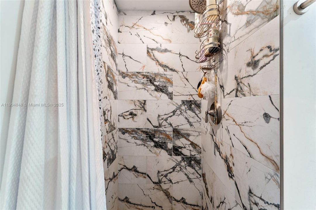 合同活跃: $465,000 (3 贝兹, 2 浴室, 1164 平方英尺)