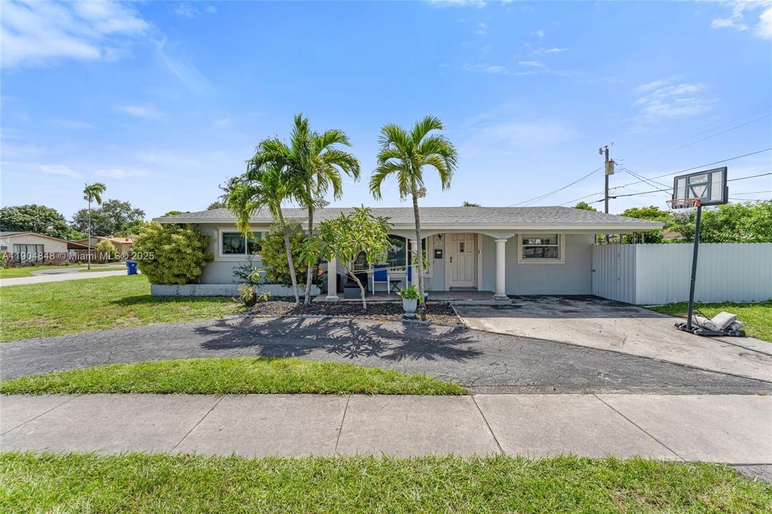 合同活跃: $465,000 (3 贝兹, 2 浴室, 1164 平方英尺)