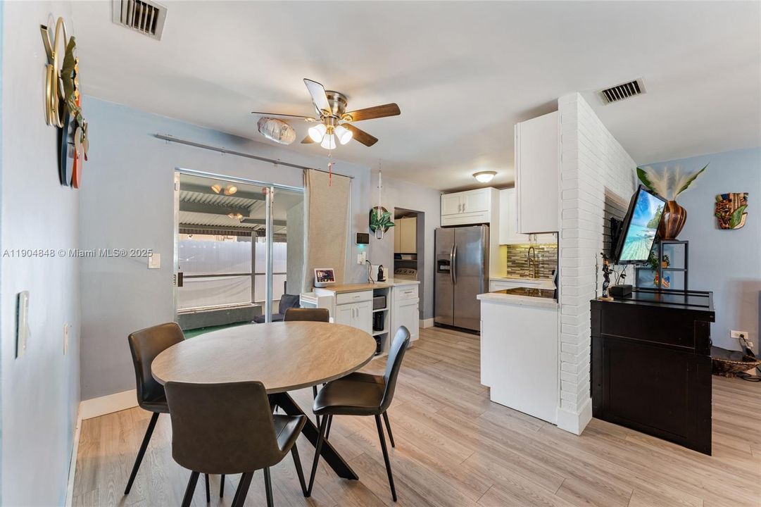 合同活跃: $465,000 (3 贝兹, 2 浴室, 1164 平方英尺)