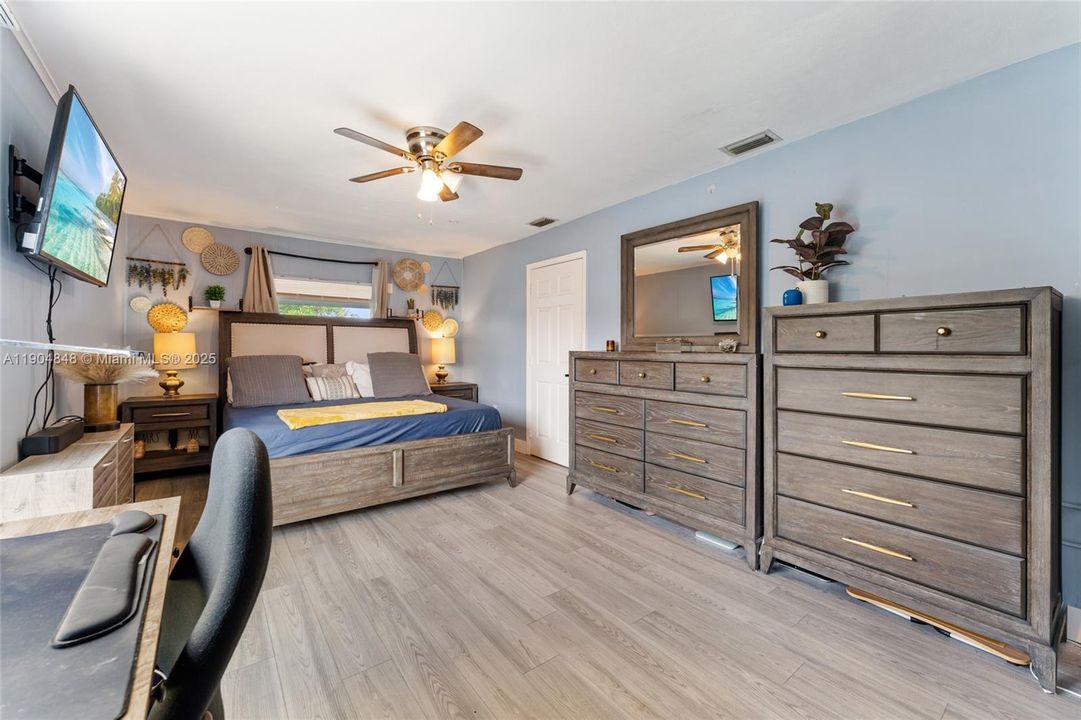 合同活跃: $465,000 (3 贝兹, 2 浴室, 1164 平方英尺)