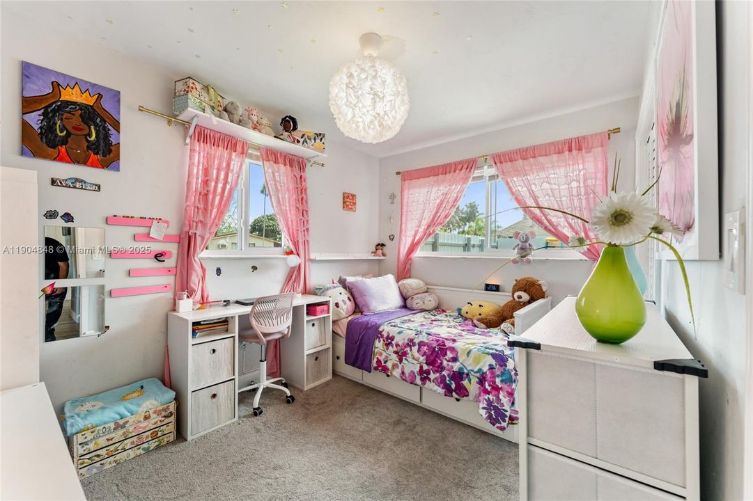 合同活跃: $465,000 (3 贝兹, 2 浴室, 1164 平方英尺)