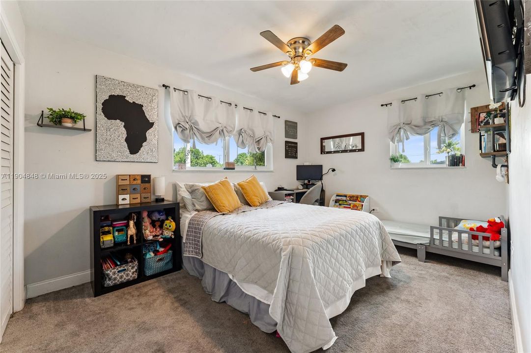 合同活跃: $465,000 (3 贝兹, 2 浴室, 1164 平方英尺)