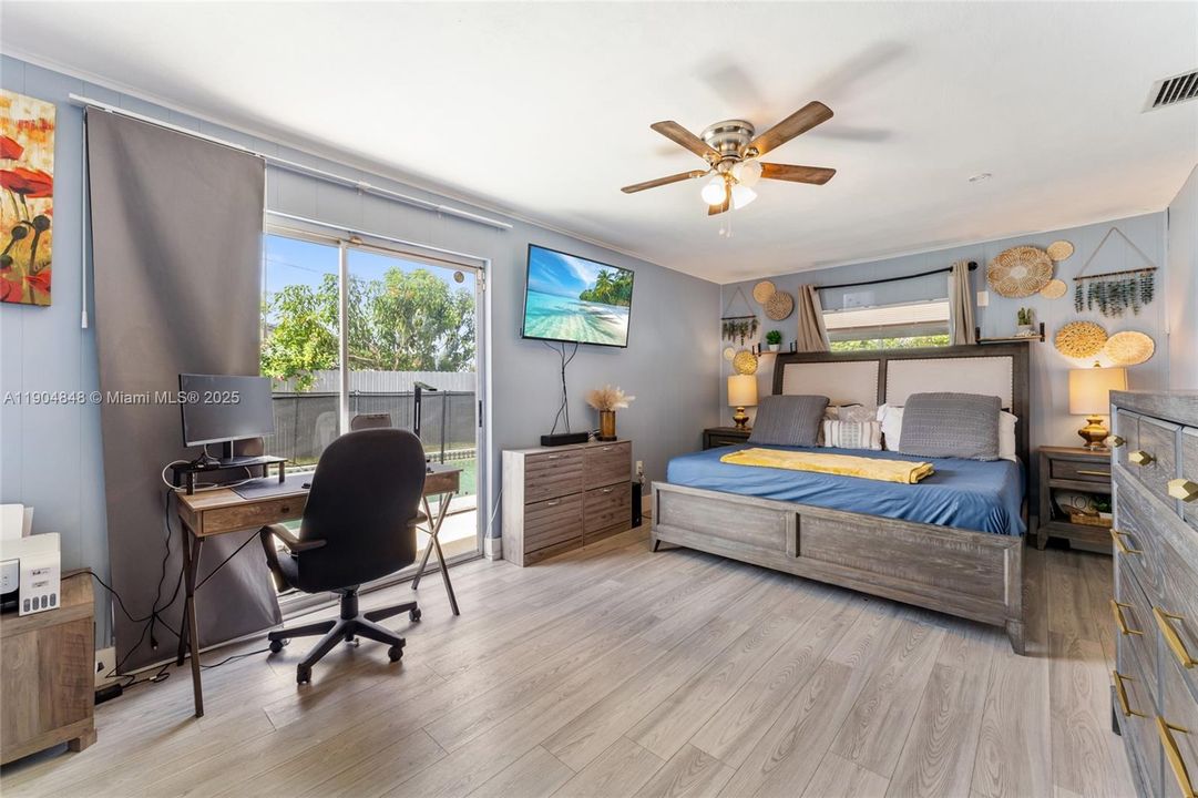 合同活跃: $465,000 (3 贝兹, 2 浴室, 1164 平方英尺)