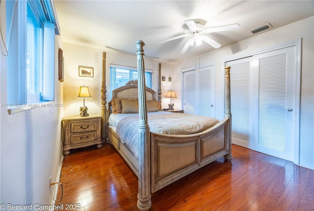 待售: $345,000 (2 贝兹, 2 浴室, 1581 平方英尺)