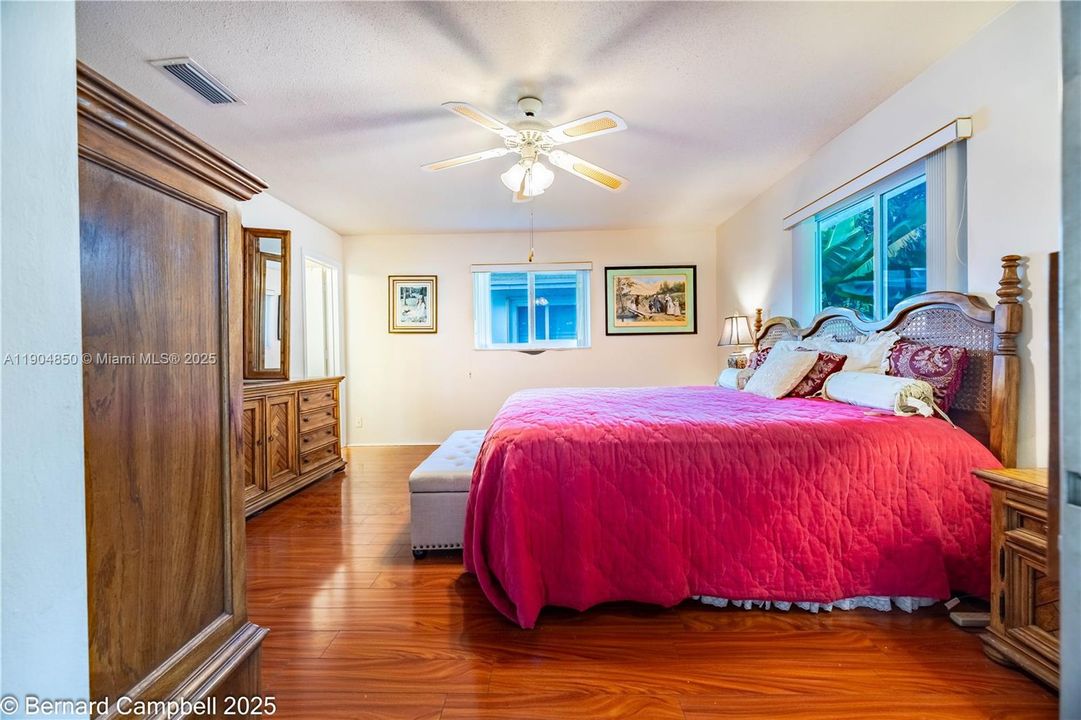 待售: $345,000 (2 贝兹, 2 浴室, 1581 平方英尺)