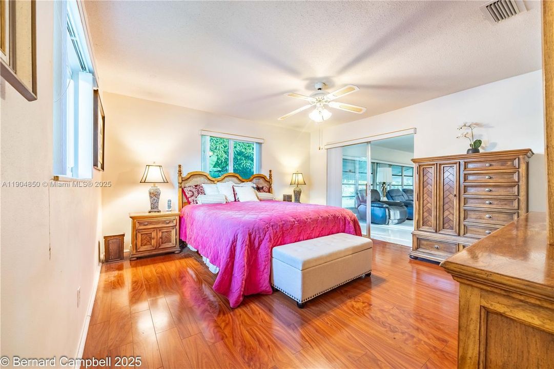 待售: $345,000 (2 贝兹, 2 浴室, 1581 平方英尺)