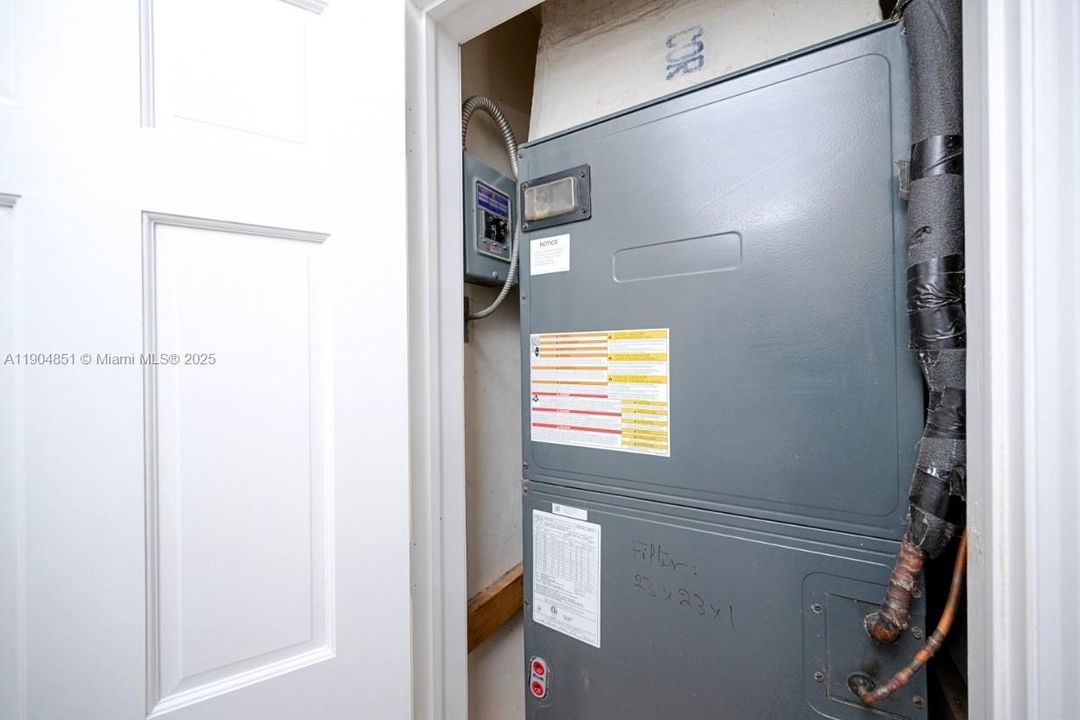 На продажу: $1,185,000 (4 спален, 2 ванн, 2683 Квадратных фут)