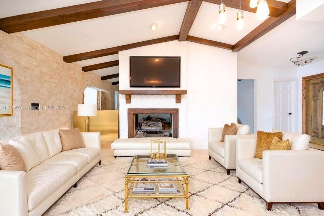 На продажу: $1,185,000 (4 спален, 2 ванн, 2683 Квадратных фут)