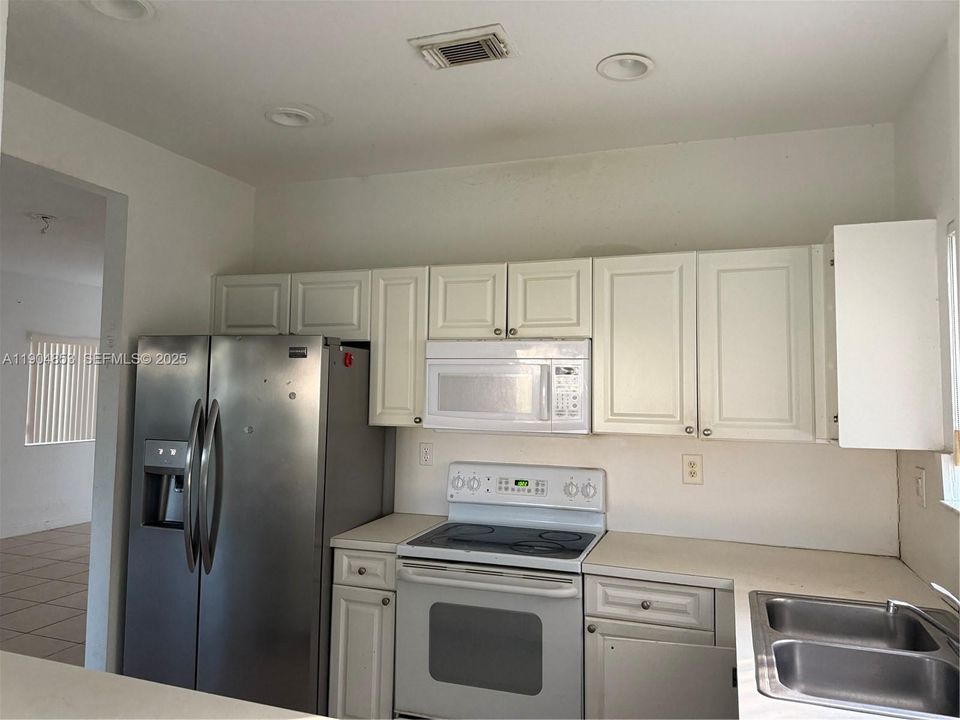 En Venta: $439,000 (4 camas, 2 baños, 1762 Pies cuadrados)