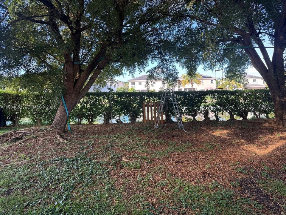 En Venta: $439,000 (4 camas, 2 baños, 1762 Pies cuadrados)