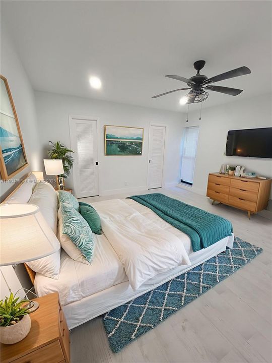 En Venta: $670,000 (2 camas, 2 baños, 1993 Pies cuadrados)