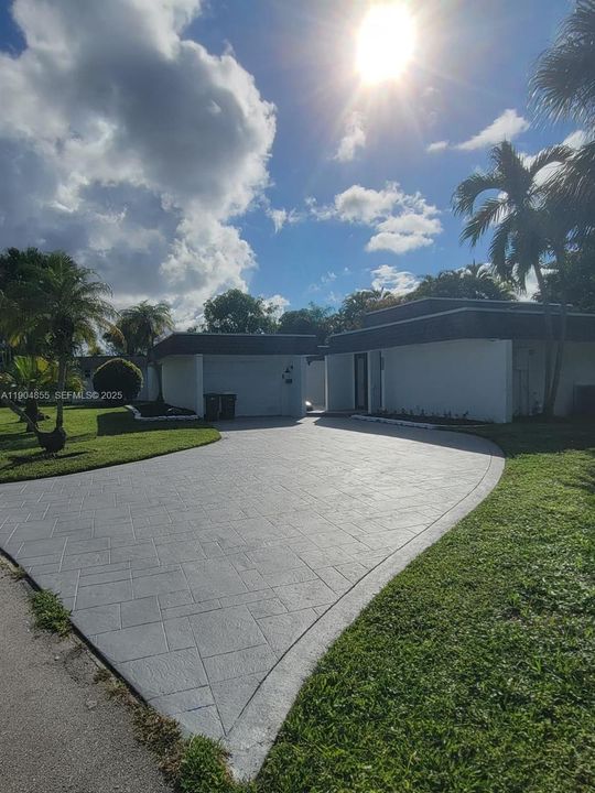 En Venta: $670,000 (2 camas, 2 baños, 1993 Pies cuadrados)