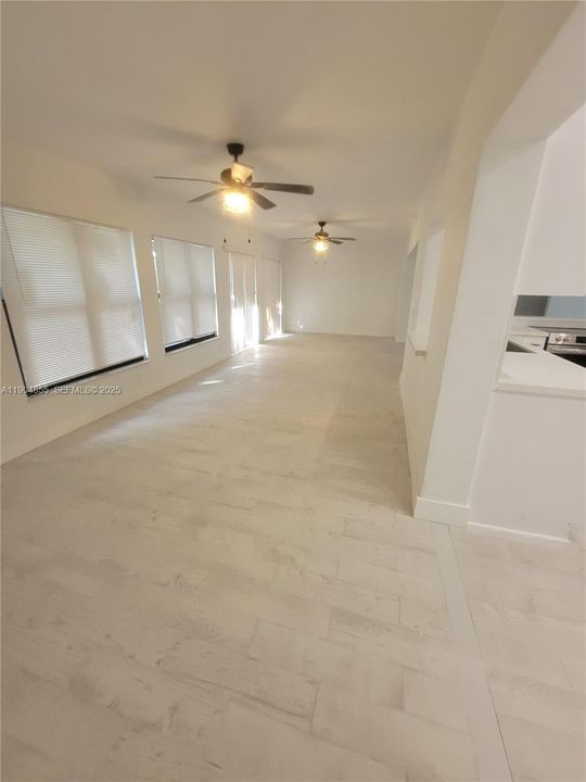 En Venta: $670,000 (2 camas, 2 baños, 1993 Pies cuadrados)