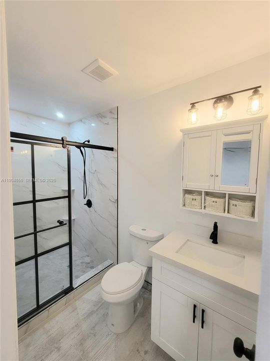 En Venta: $670,000 (2 camas, 2 baños, 1993 Pies cuadrados)