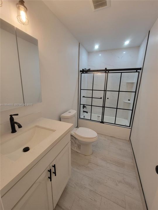 En Venta: $670,000 (2 camas, 2 baños, 1993 Pies cuadrados)