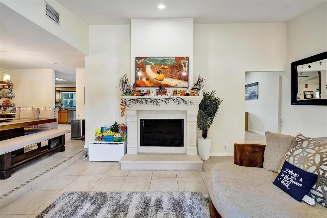 For Sale: $850,000 (4 beds, 3 baths, 2372 Square Feet)