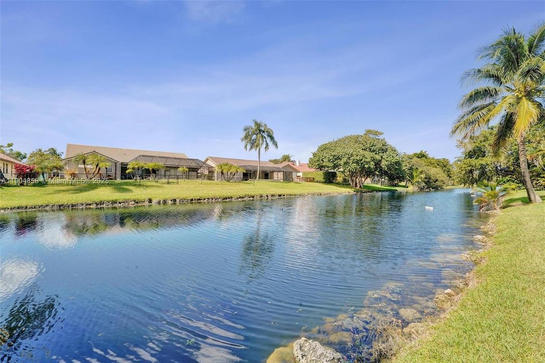 For Sale: $850,000 (4 beds, 3 baths, 2372 Square Feet)