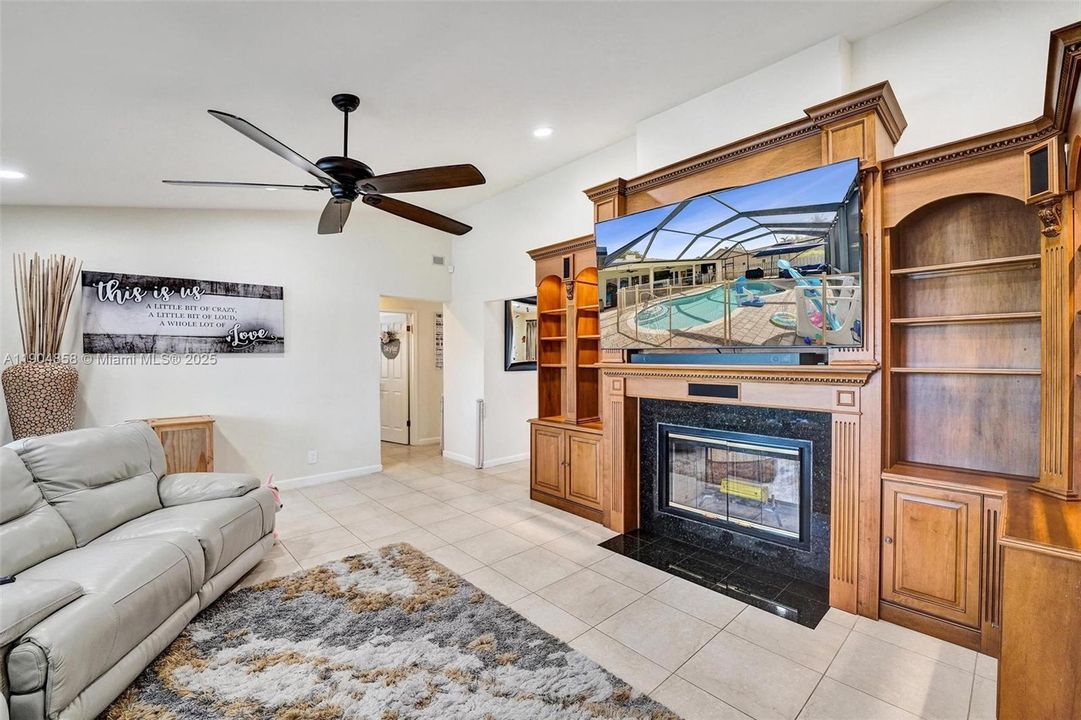 For Sale: $850,000 (4 beds, 3 baths, 2372 Square Feet)