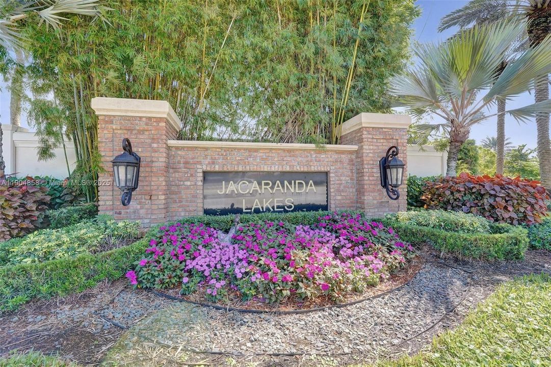 For Sale: $850,000 (4 beds, 3 baths, 2372 Square Feet)