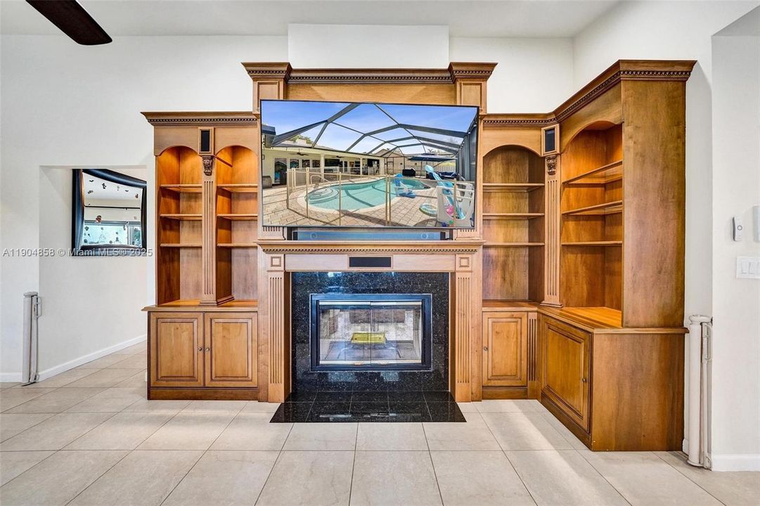 For Sale: $850,000 (4 beds, 3 baths, 2372 Square Feet)