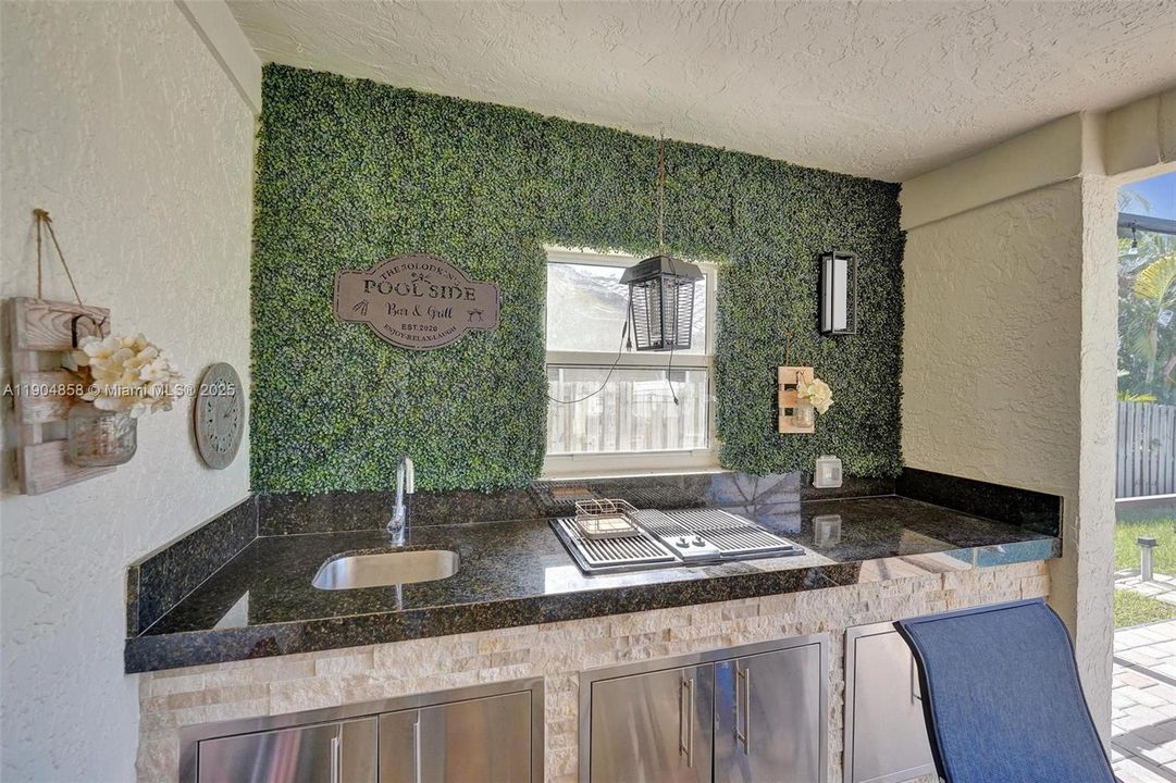 For Sale: $850,000 (4 beds, 3 baths, 2372 Square Feet)