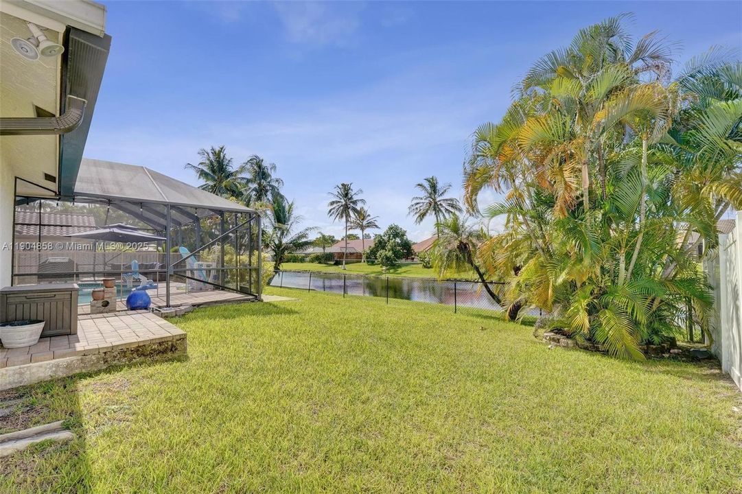 For Sale: $850,000 (4 beds, 3 baths, 2372 Square Feet)