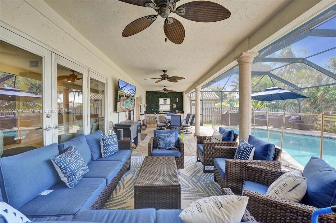 For Sale: $850,000 (4 beds, 3 baths, 2372 Square Feet)