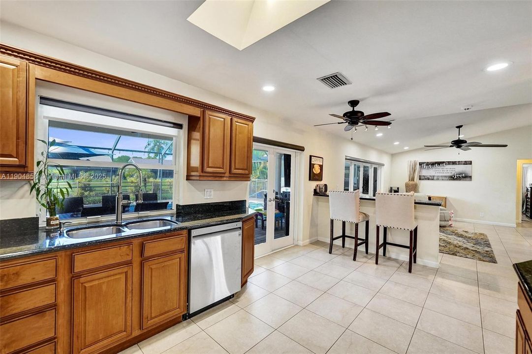 For Sale: $850,000 (4 beds, 3 baths, 2372 Square Feet)