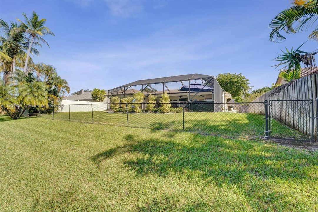 For Sale: $850,000 (4 beds, 3 baths, 2372 Square Feet)