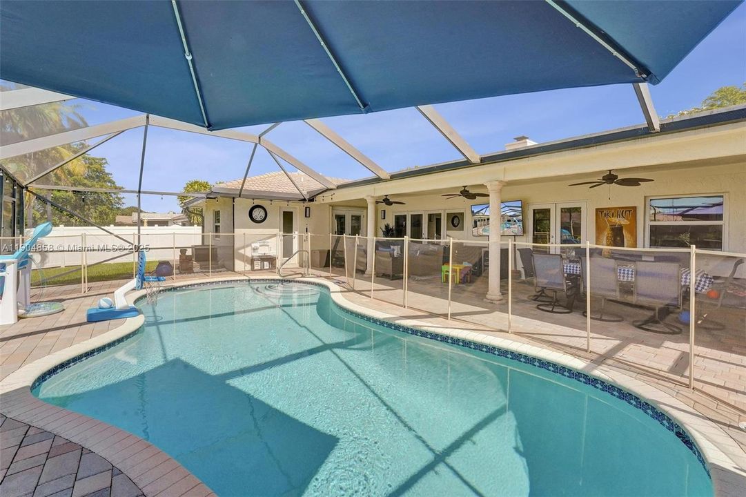 For Sale: $850,000 (4 beds, 3 baths, 2372 Square Feet)