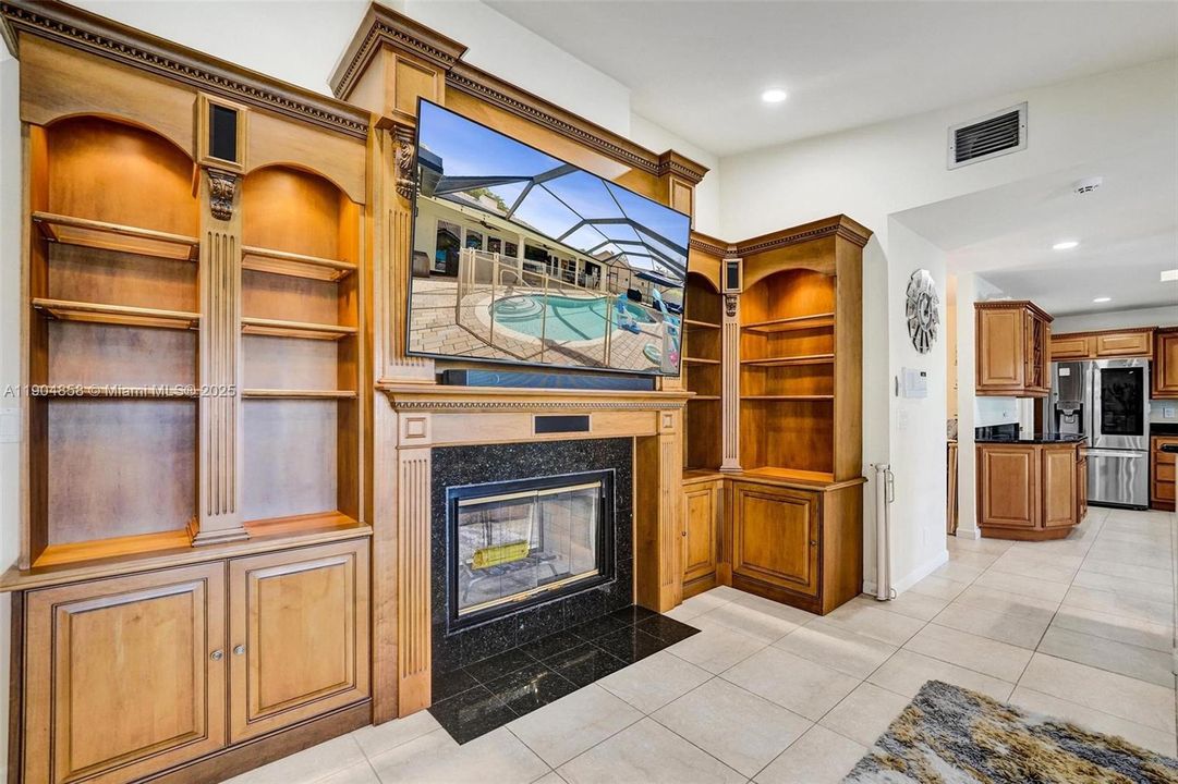 For Sale: $850,000 (4 beds, 3 baths, 2372 Square Feet)