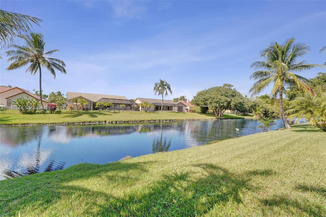 For Sale: $850,000 (4 beds, 3 baths, 2372 Square Feet)