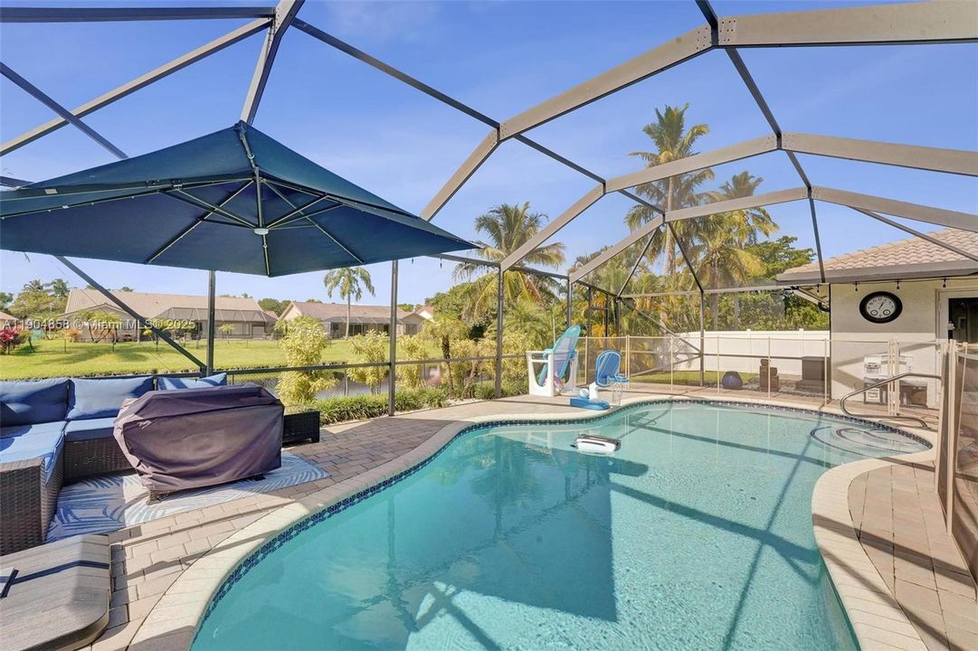 For Sale: $850,000 (4 beds, 3 baths, 2372 Square Feet)