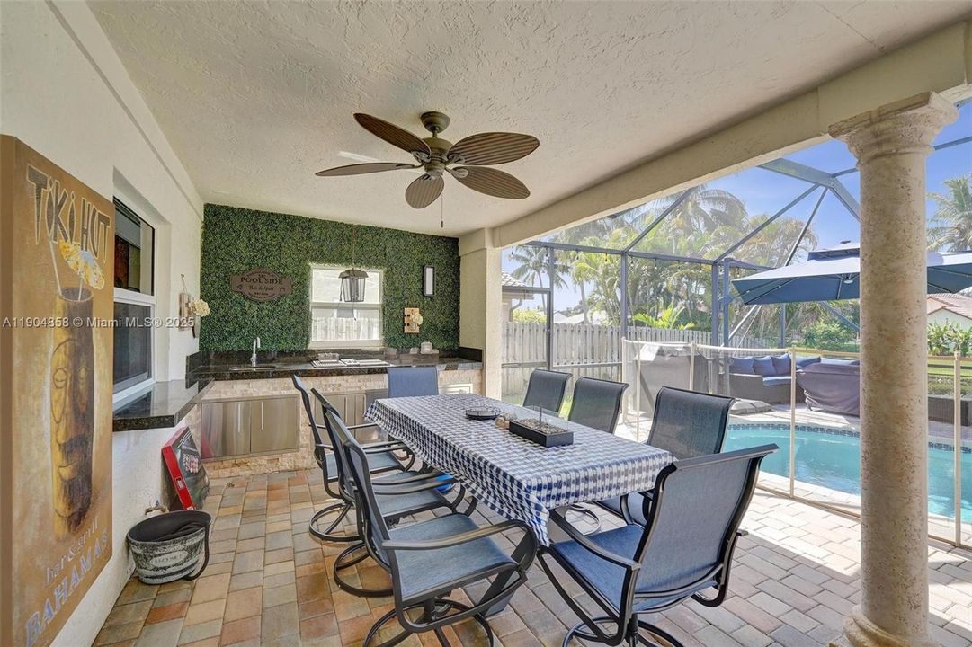 For Sale: $850,000 (4 beds, 3 baths, 2372 Square Feet)