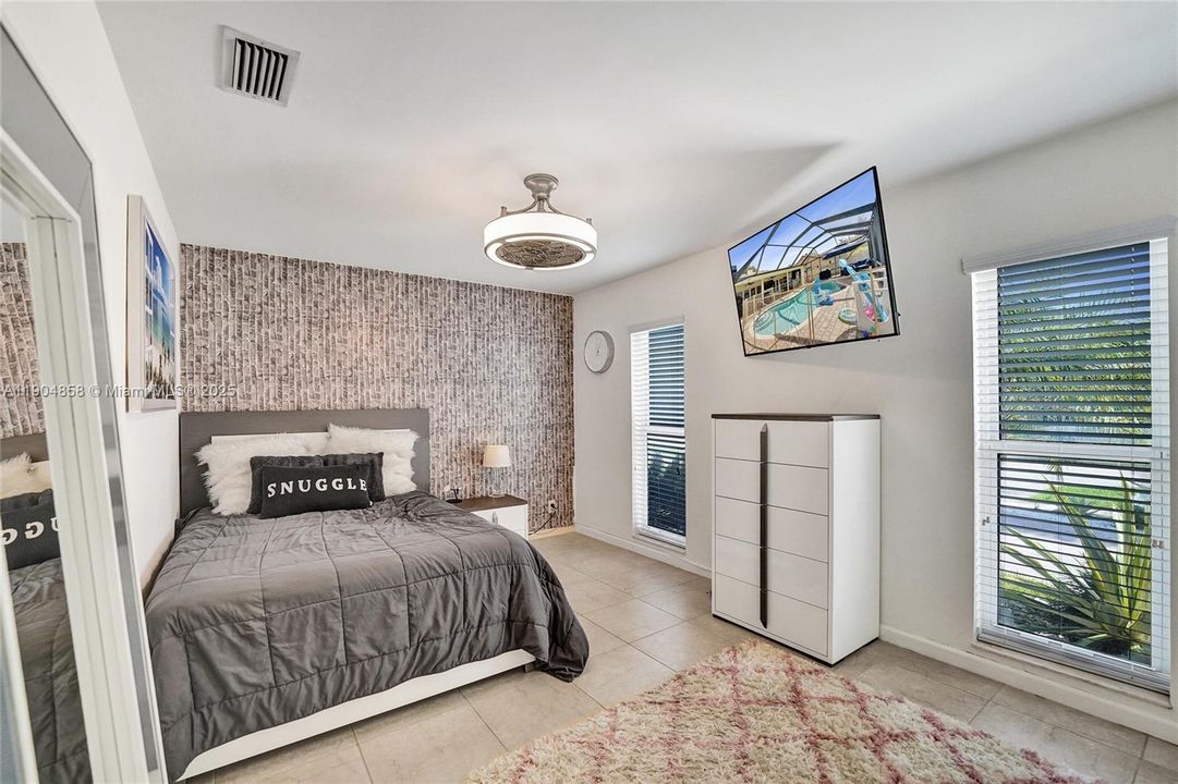 For Sale: $850,000 (4 beds, 3 baths, 2372 Square Feet)