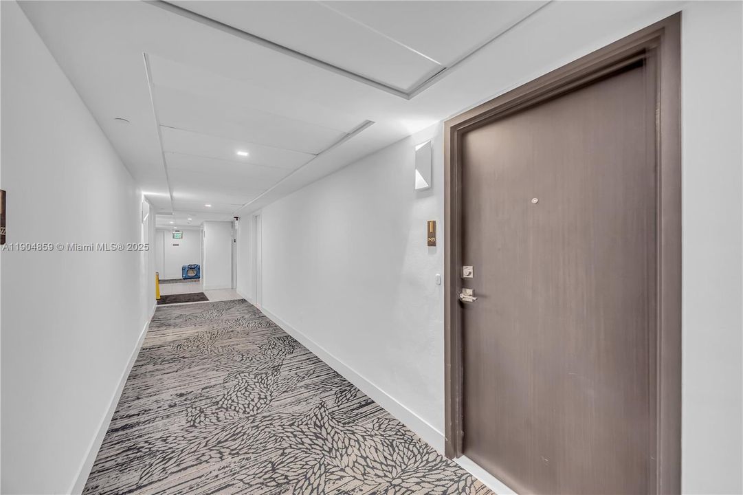 Hallway to enter PH 23