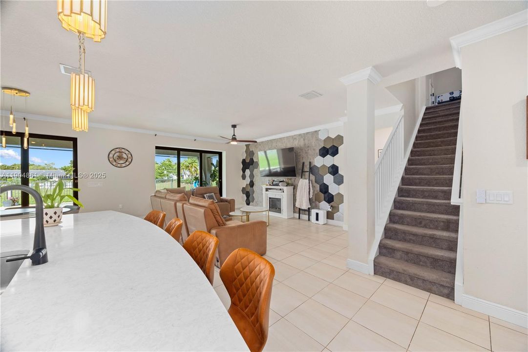 На продажу: $1,200,000 (5 спален, 3 ванн, 2860 Квадратных фут)