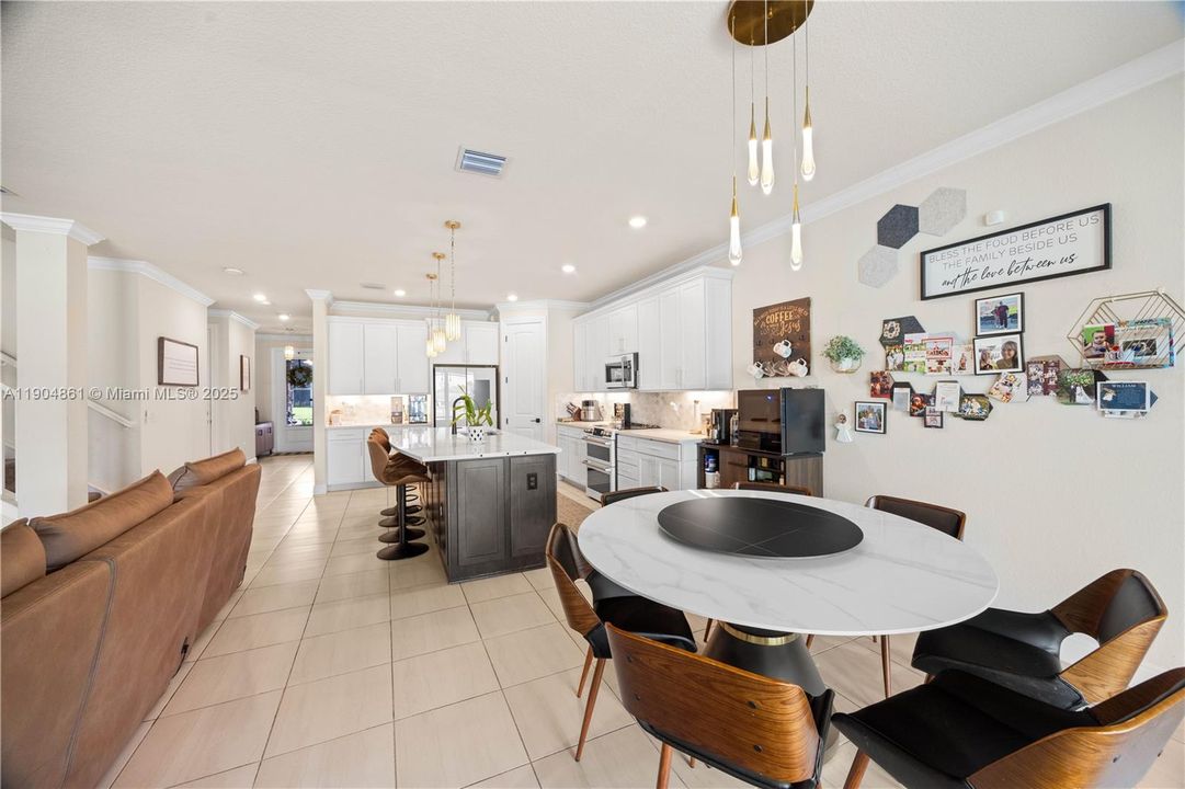 На продажу: $1,200,000 (5 спален, 3 ванн, 2860 Квадратных фут)