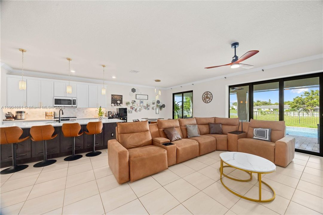 На продажу: $1,200,000 (5 спален, 3 ванн, 2860 Квадратных фут)