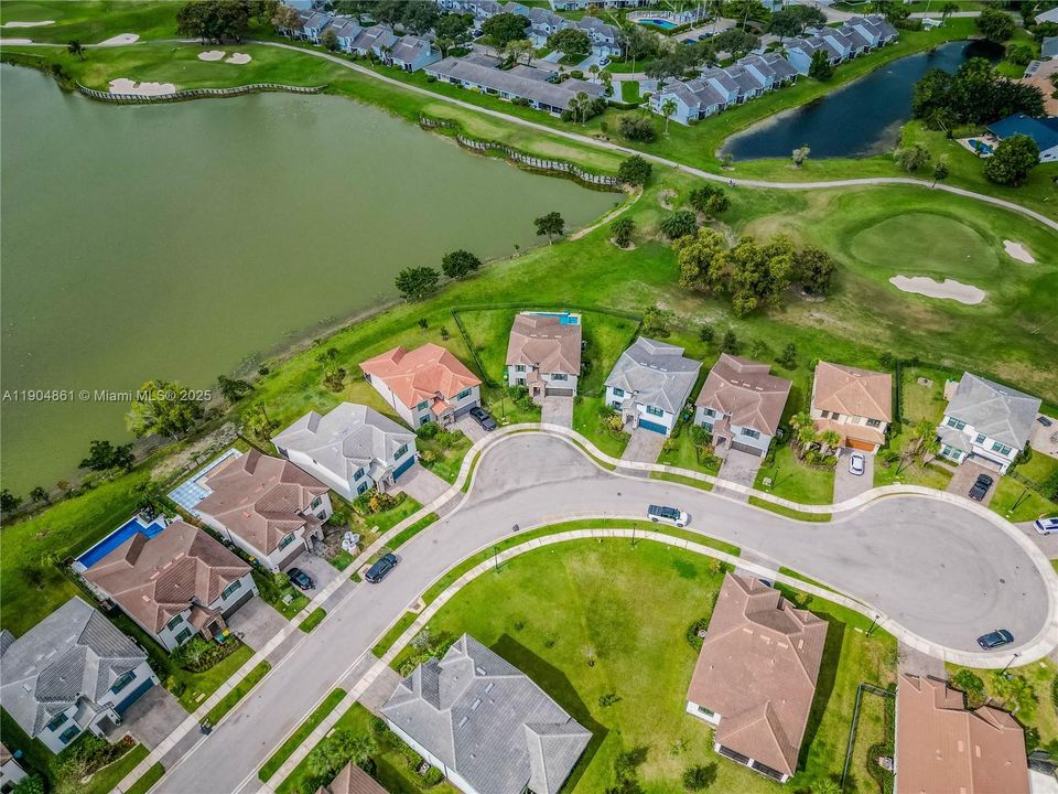 На продажу: $1,200,000 (5 спален, 3 ванн, 2860 Квадратных фут)