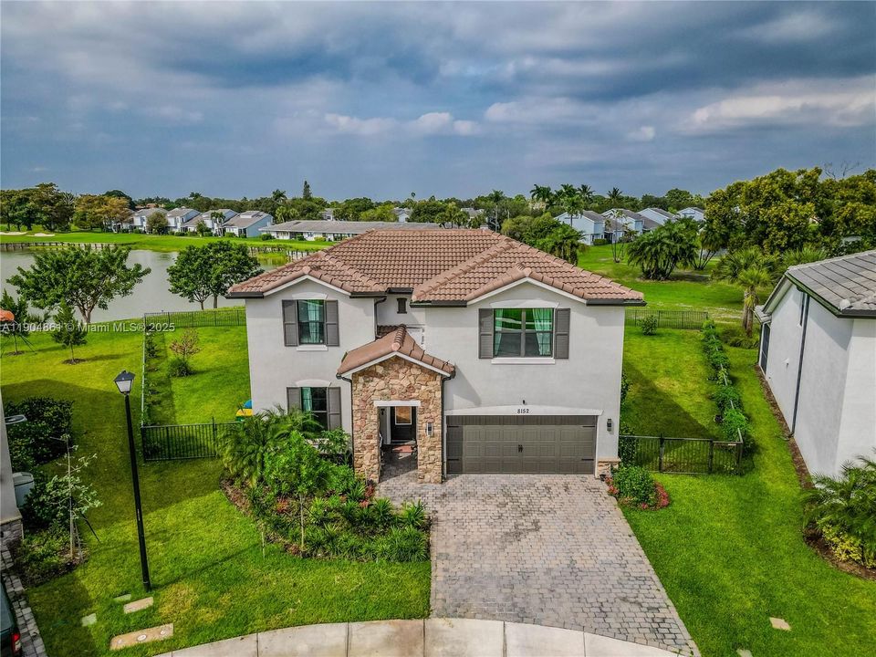 На продажу: $1,200,000 (5 спален, 3 ванн, 2860 Квадратных фут)