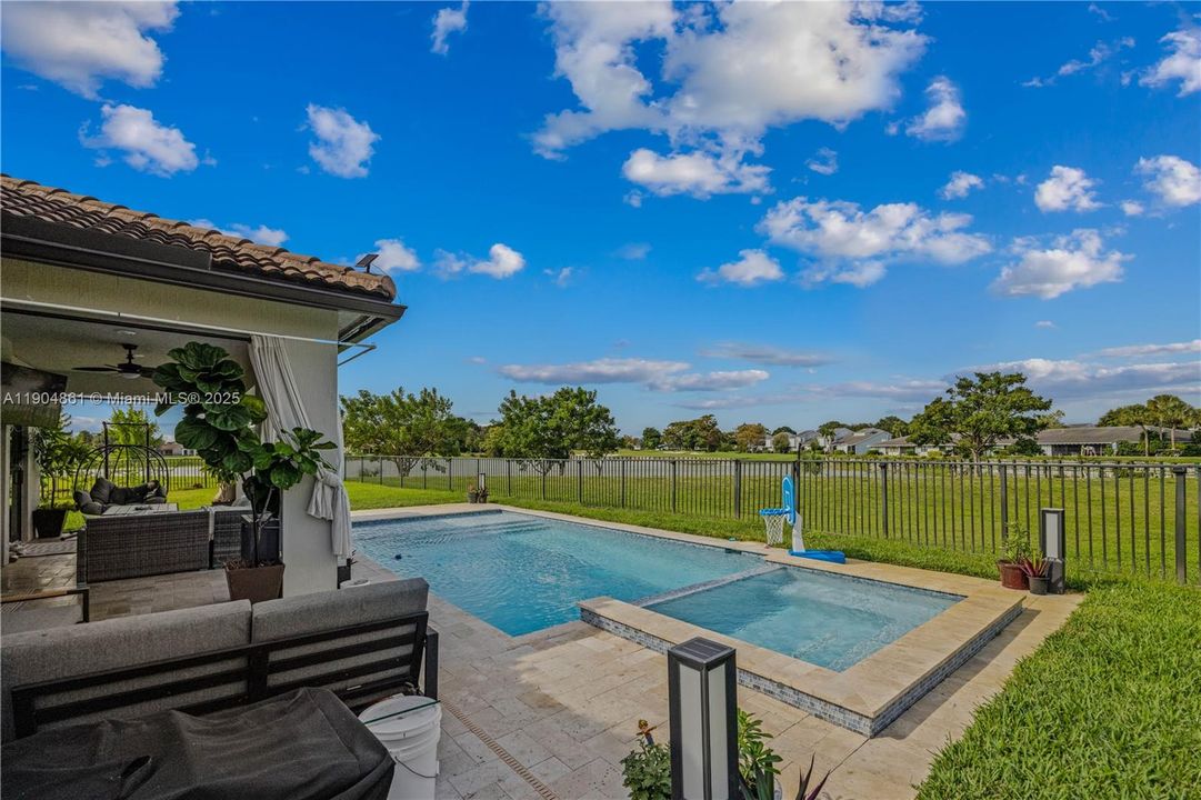 На продажу: $1,200,000 (5 спален, 3 ванн, 2860 Квадратных фут)