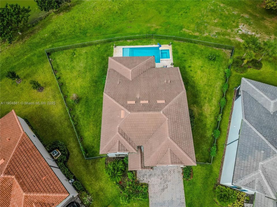 На продажу: $1,200,000 (5 спален, 3 ванн, 2860 Квадратных фут)