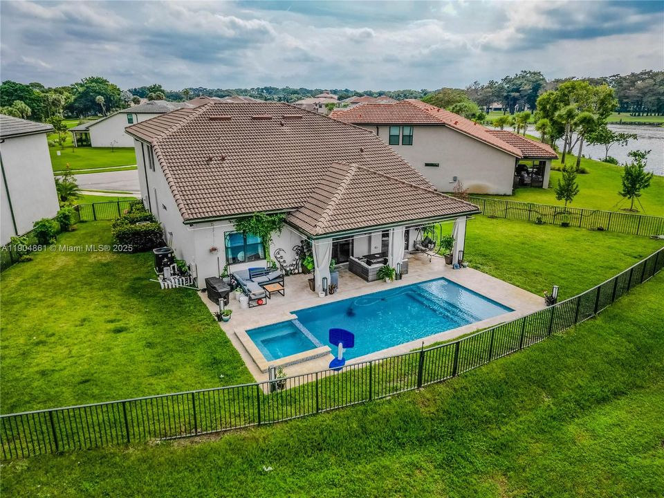 На продажу: $1,200,000 (5 спален, 3 ванн, 2860 Квадратных фут)