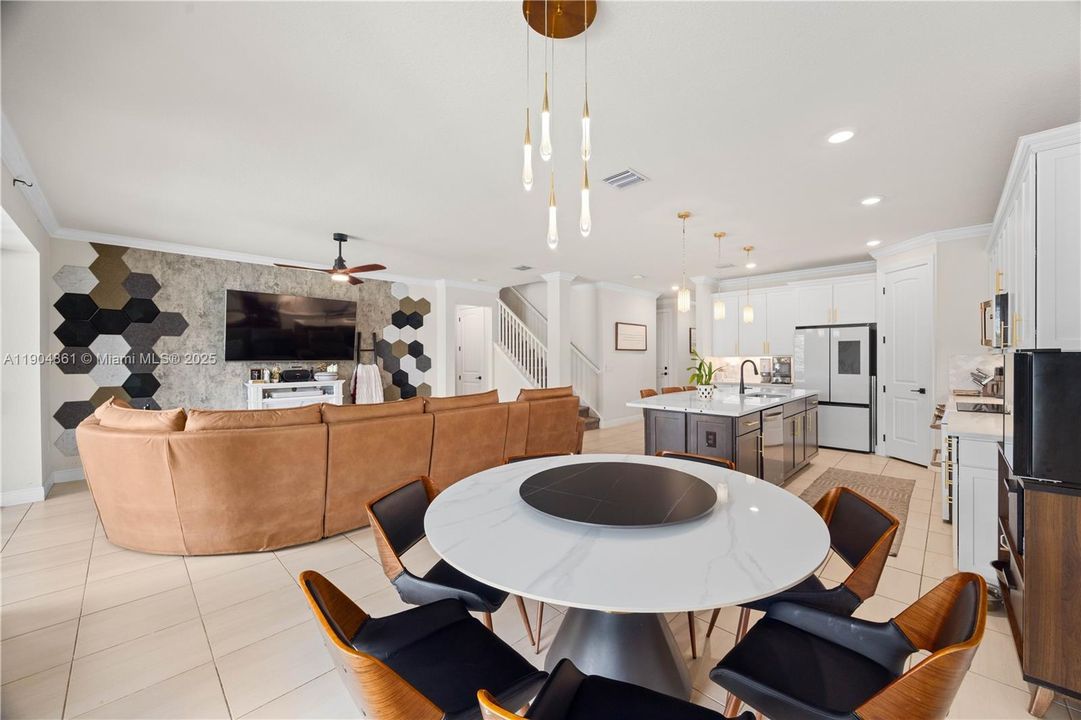 На продажу: $1,200,000 (5 спален, 3 ванн, 2860 Квадратных фут)