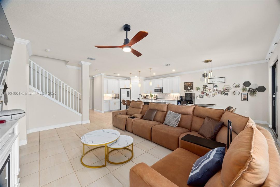 На продажу: $1,200,000 (5 спален, 3 ванн, 2860 Квадратных фут)