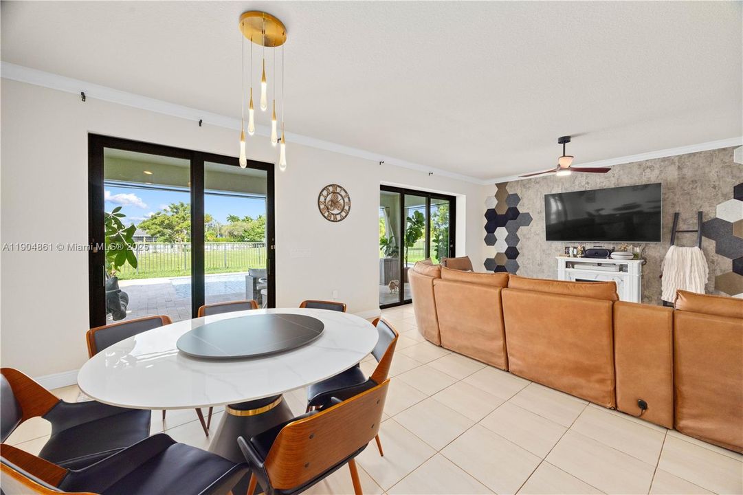 На продажу: $1,200,000 (5 спален, 3 ванн, 2860 Квадратных фут)